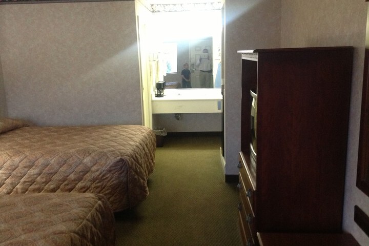 Room 12 of 36