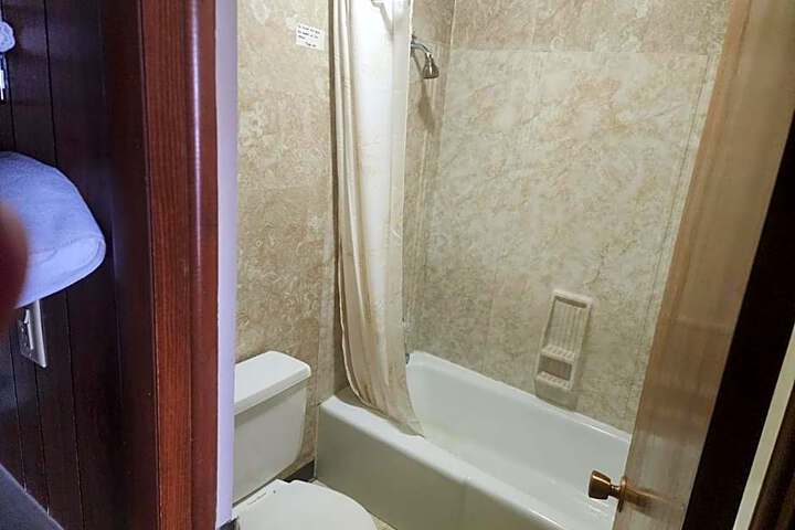 First Inn by OYO Quinter Hwy 70