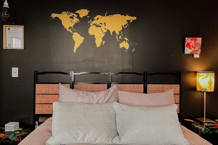 Room 10 of 28