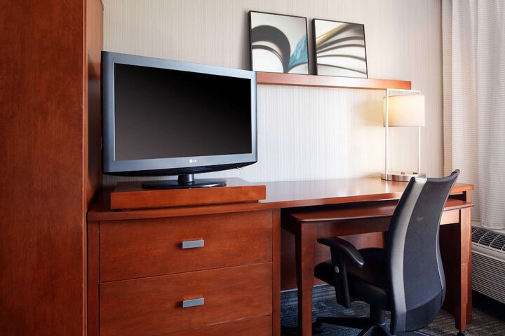 Room 12 of 25