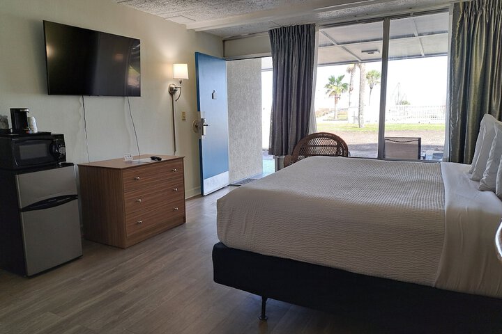 Days Inn & Suites by Wyndham Jekyll Island