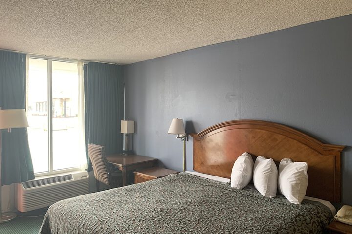 Room 12 of 20