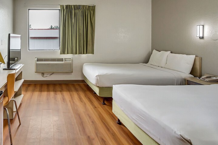 Room 28 of 61