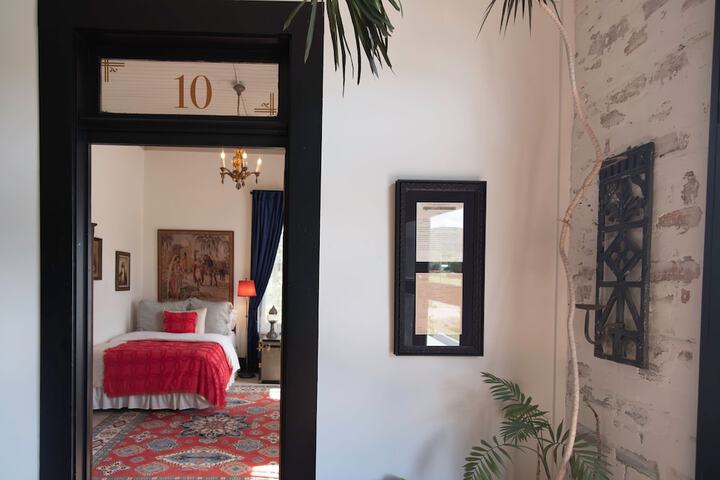 Room 14 of 60