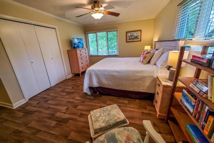 Grapevine Retreat