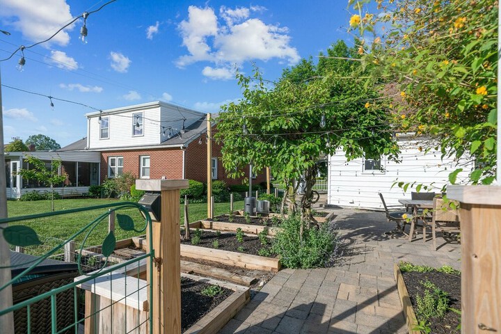 sweet Serenity" Stay 10 Minutes From Hershey 3 Bedroom Home by RedAwning