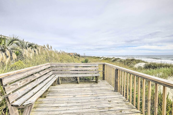 Cozy Ocean Isle Beach Condo Steps to the Beach!