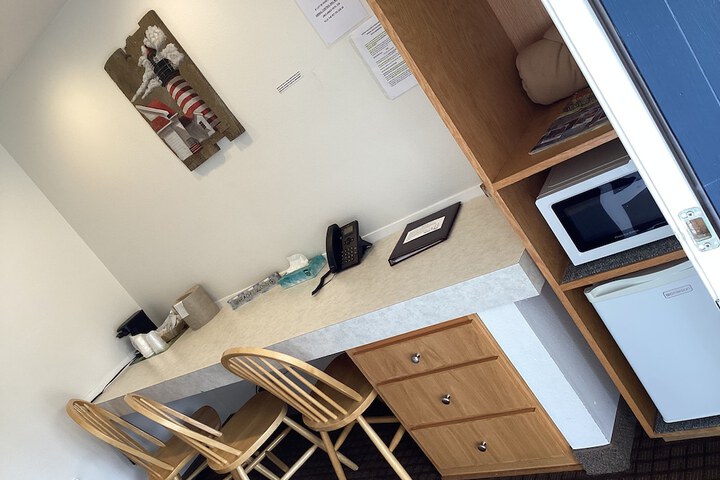 Room 12 of 68