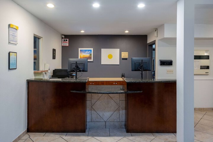 Days Inn by Wyndham Encinitas Moonlight Beach