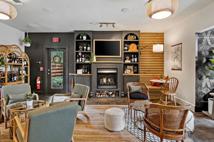 Peri Social House