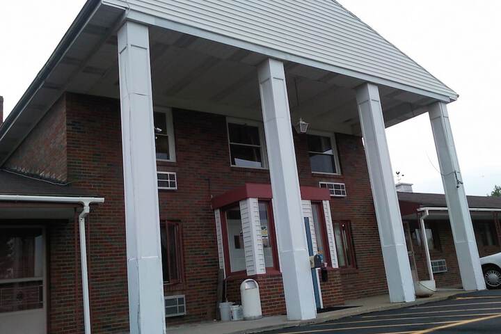 Colonial Inn Motel