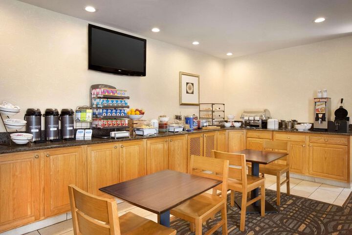 Country Inn & Suites by Radisson Lexington, VA