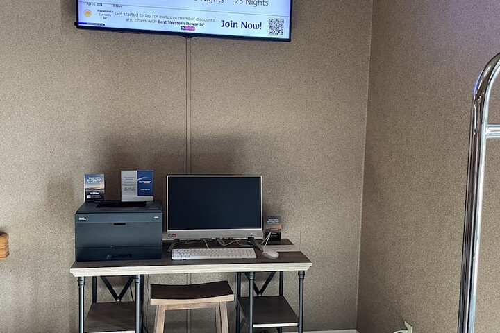 Business Center 17 of 17