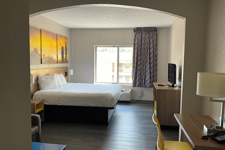 Room 14 of 68