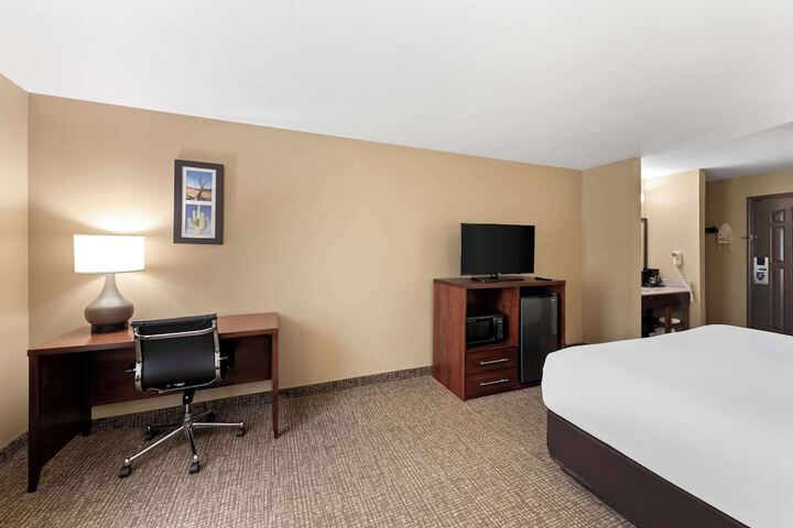 Room 34 of 66