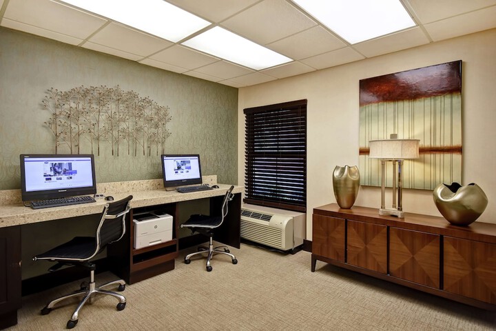 Hampton Inn Atlanta-Mall of Georgia