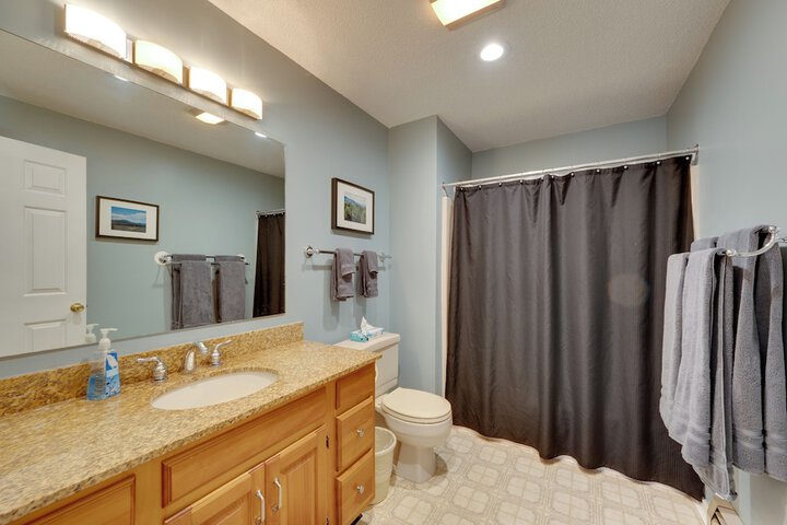 3 Mi to Story Land: All-season Family Condo