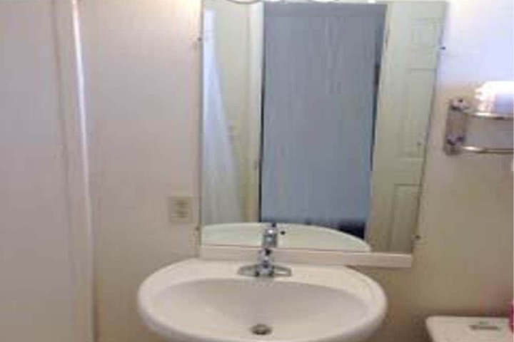 Room 9 of 15