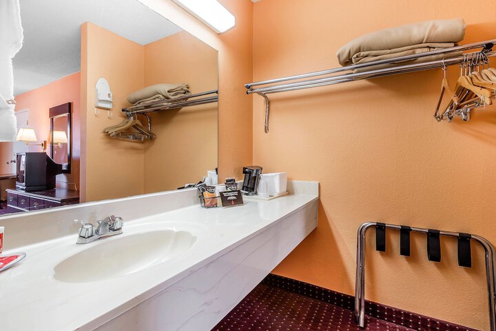 Room 20 of 34