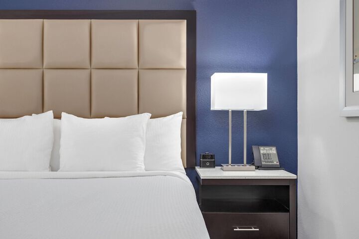La Quinta Inn & Suites by Wyndham Paris