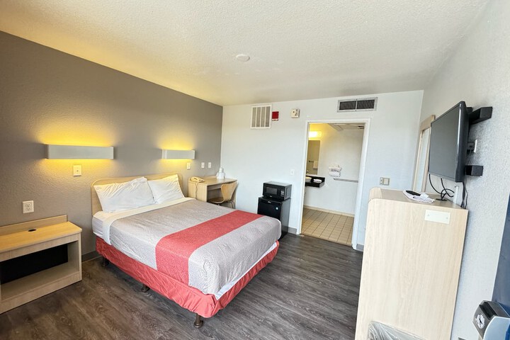 Room 22 of 32
