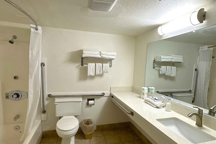Room 7 of 11
