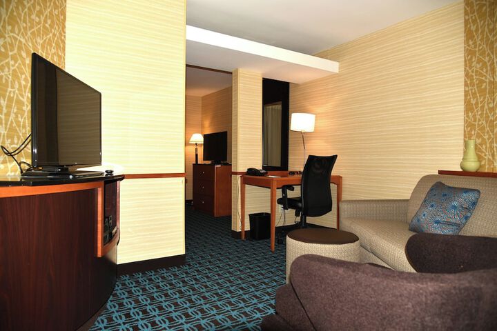 Fairfield Inn & Suites Hartford Airport