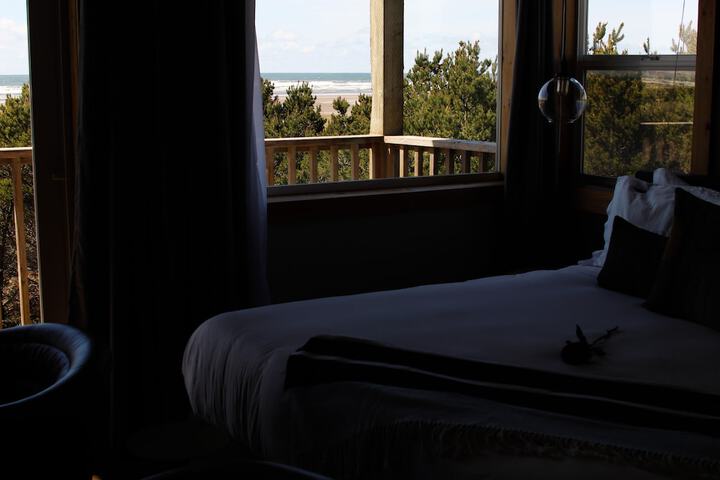 Room 25 of 122