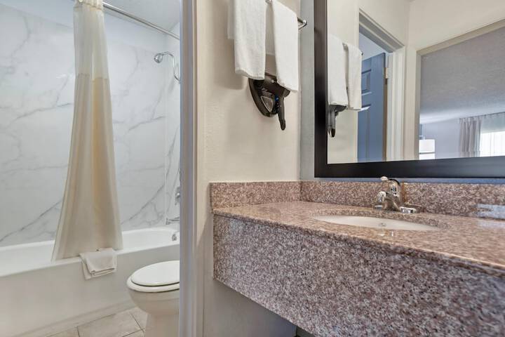 Quality Inn & Suites near Lake Eufaula