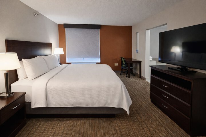 Holiday Inn Express & Suites Winner by IHG