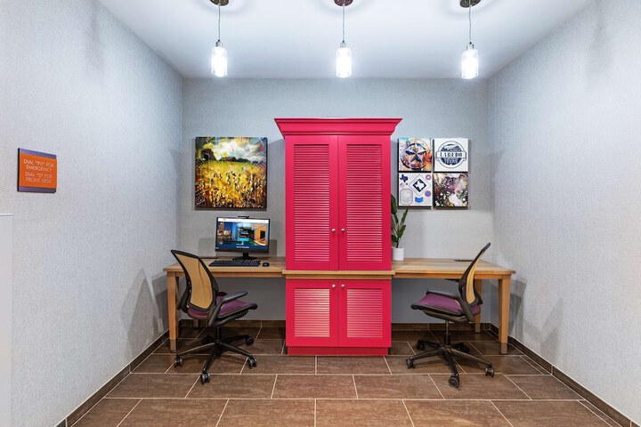 Business Center 31 of 31