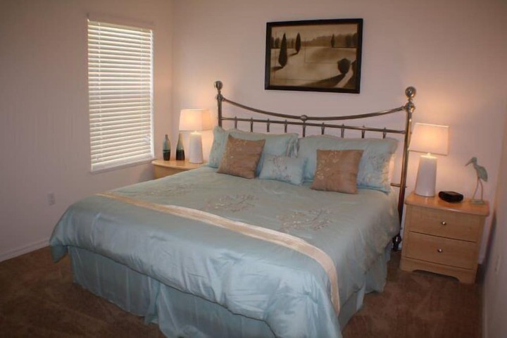 Room 9 of 15