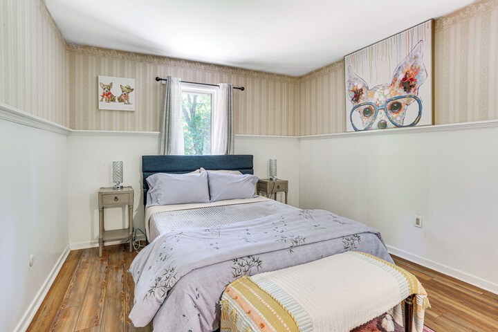 Pet-friendly Vacation Rental w / Lake Access