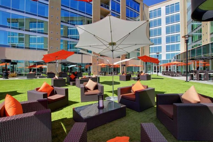 University Plaza Waterfront Hotel