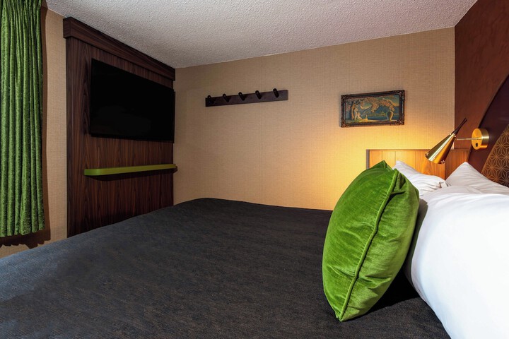 Room 90 of 157