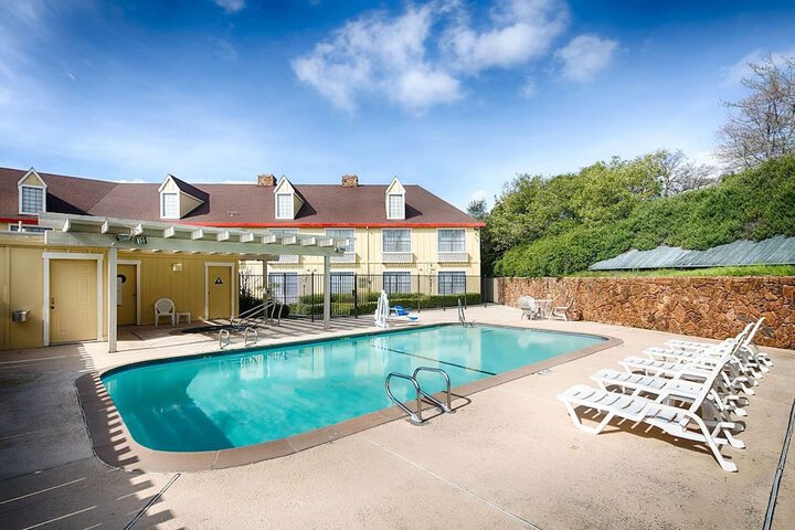 Pool 11 of 27