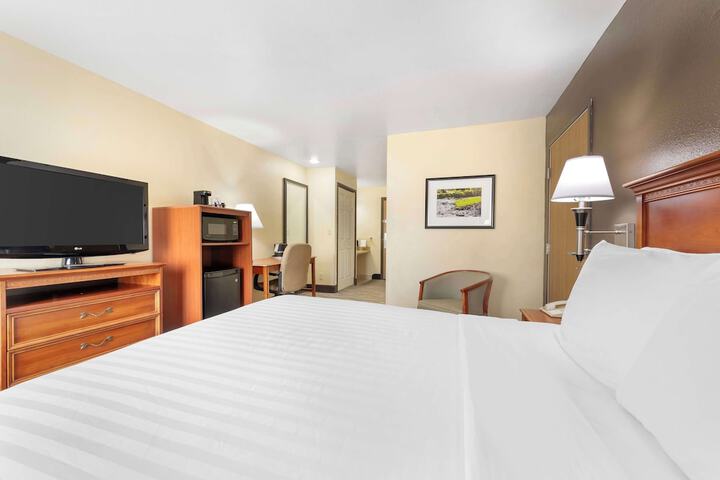 Room 32 of 38