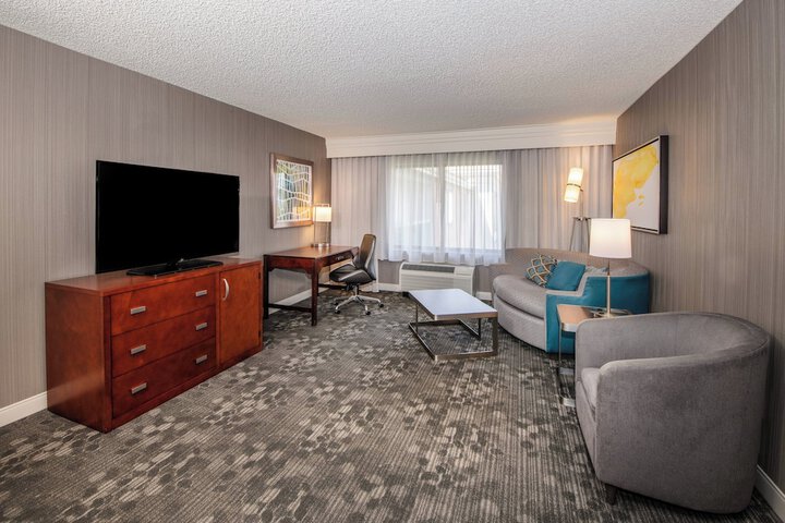 Courtyard by Marriott Oakland Airport