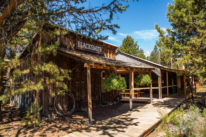 Bend-Sunriver Camping Resort Studio Cabin 6