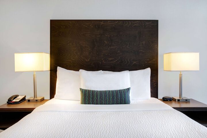 Days Inn by Wyndham Victoria Airport Sidney