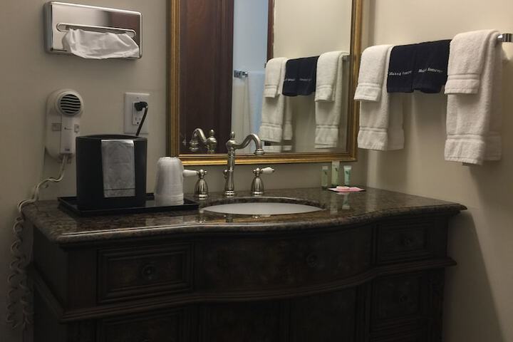 Room 135 of 175