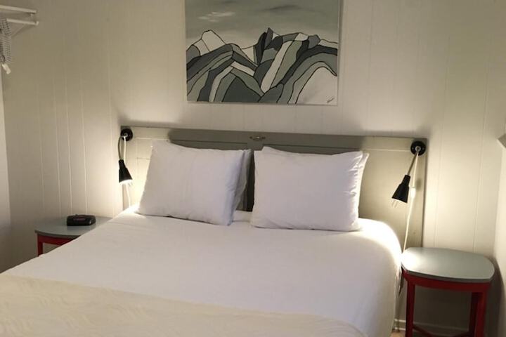 Room 27 of 60