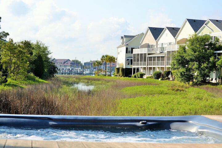 Waters Edge Inn - Adults Only