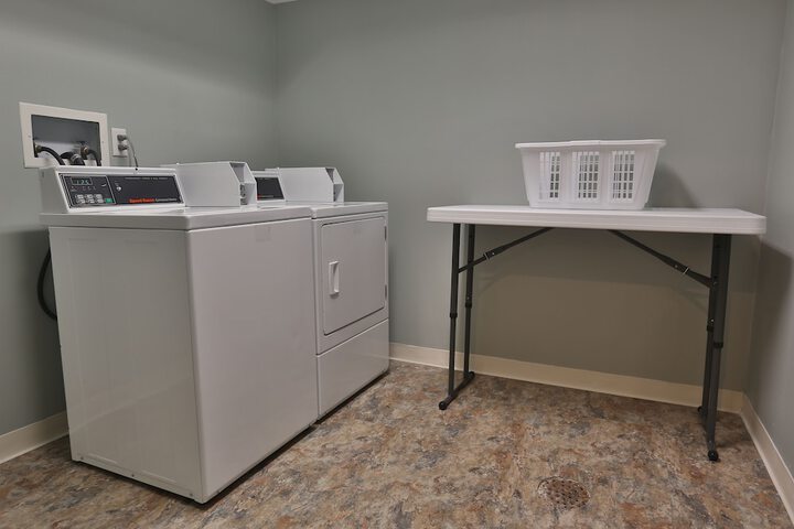 Ivy Court Inn & Suites