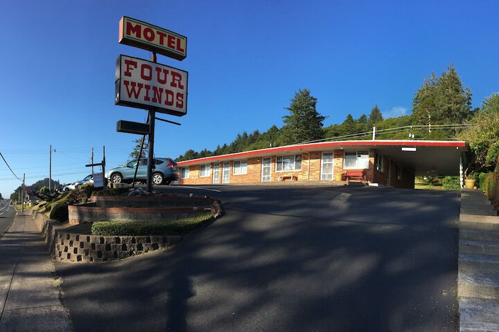 Four Winds Motel