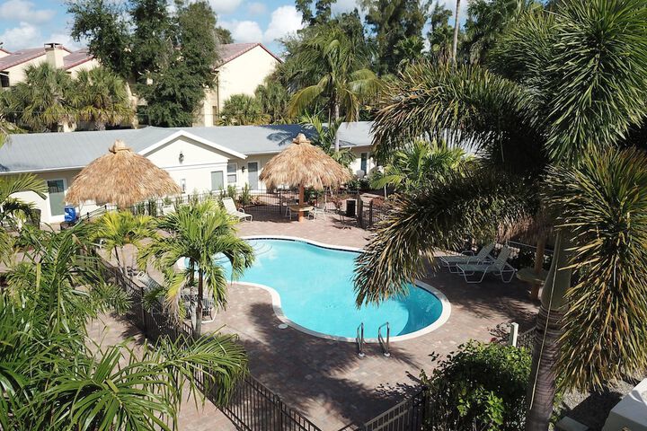 Twin Palms at Siesta