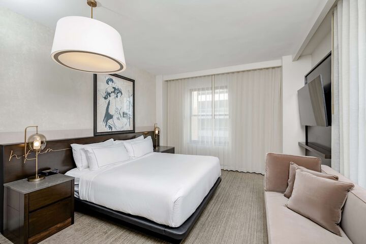 Hotel Fort Des Moines Curio Collection by Hilton