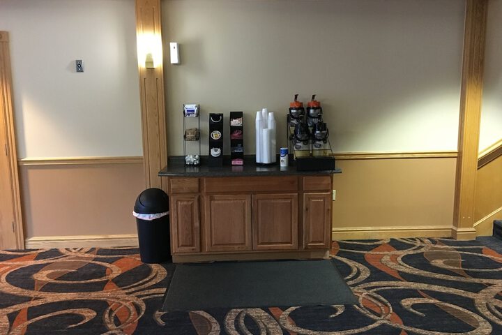 Cabot Inn & Suites