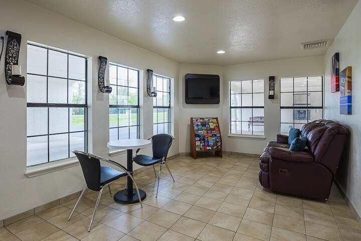 Motel 6 Madisonville TX