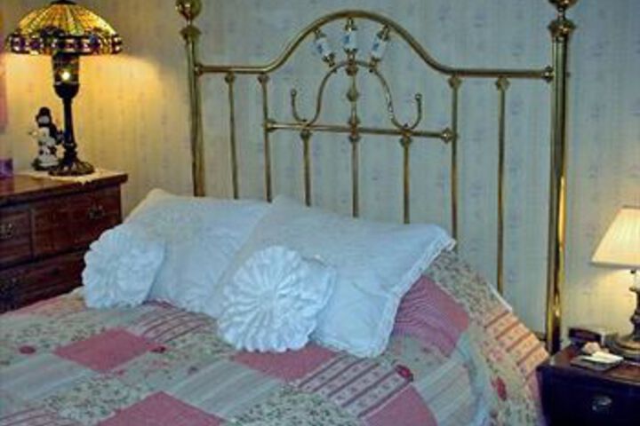 Nichols Guest House B & B